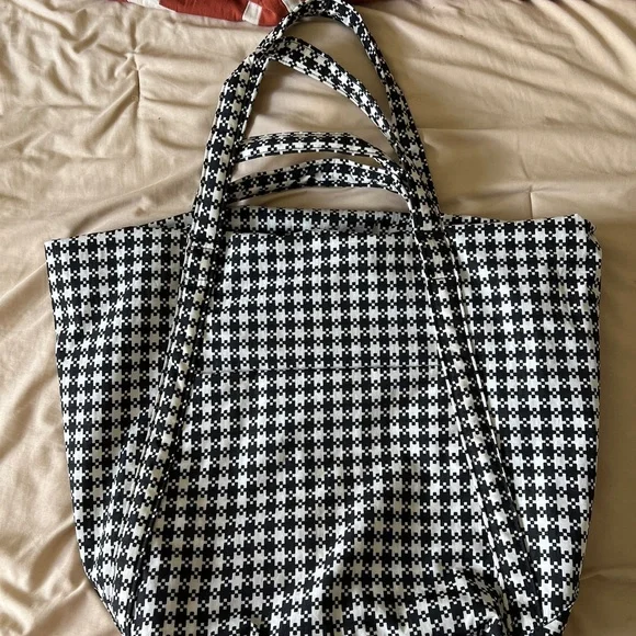 Baggu Travel Cloud bag in black & white pixelated gingham - Picture 3 of 12